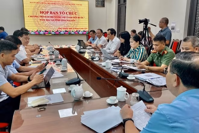 Ban tổ chức chương trình đi bộ “Cùng Việt Nam tiến bước” tỉnh Thái Nguyên họp rà soát các công việc chuẩn bị cuối cùng. (Ảnh THẾ BÌNH)