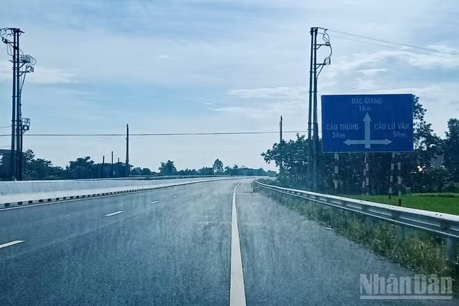 Đường Vành đai 5-Vùng Thủ đô Hà Nội trên địa bàn tỉnh Thái Nguyên (Ảnh: THẾ BÌNH)
