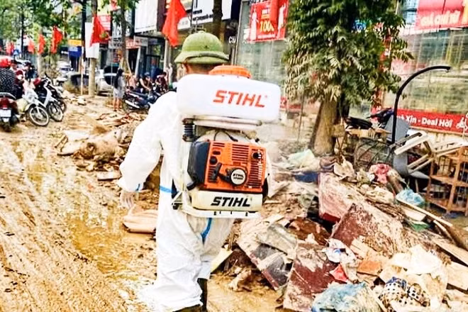 Những nơi có nguy cơ phát sinh dịch bệnh đều được ngành y tế Thái Nguyên phun hóa chất khử khuẩn.