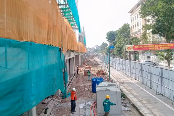 Nhà thầu xây dựng Quảng trường, phố đi bộ trung tâm tỉnh Thái Nguyên, có nhiều giải pháp chống nắng nóng cho công nhân.
