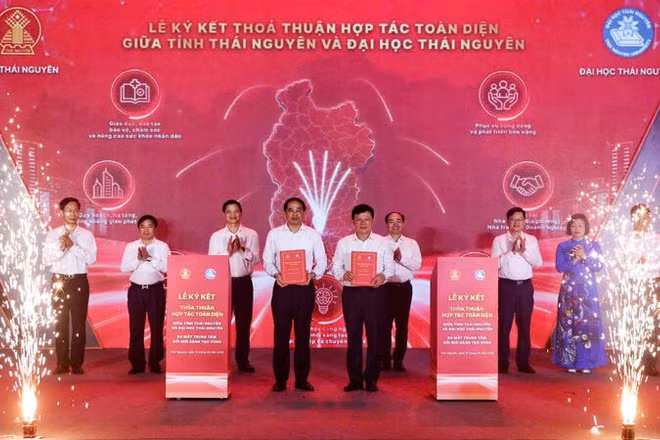 Lãnh đạo tỉnh Thái Nguyên và Đại học Thái Nguyên ký thỏa thuận hợp tác toàn diện.