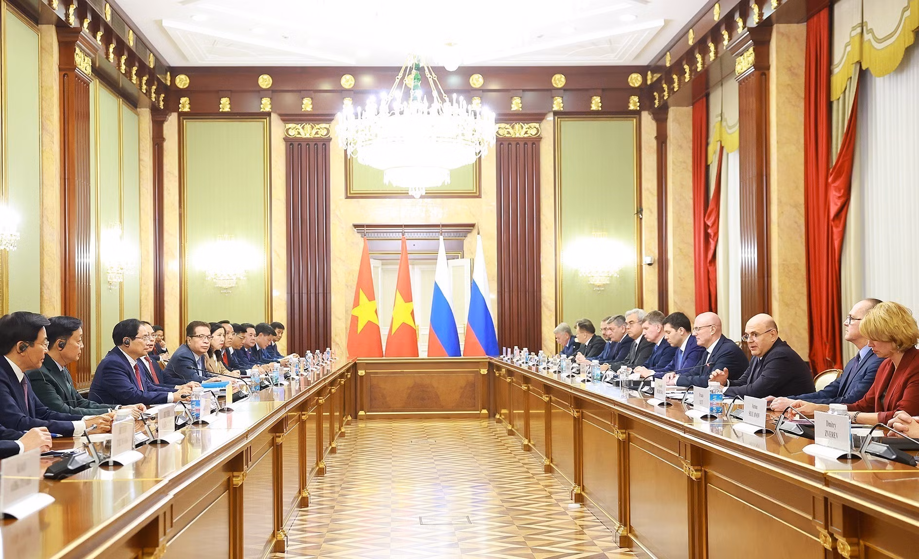vna-potal-thu-tuong-hoi-dam-voi-thu-tuong-lien-bang-nga-8658337.jpg