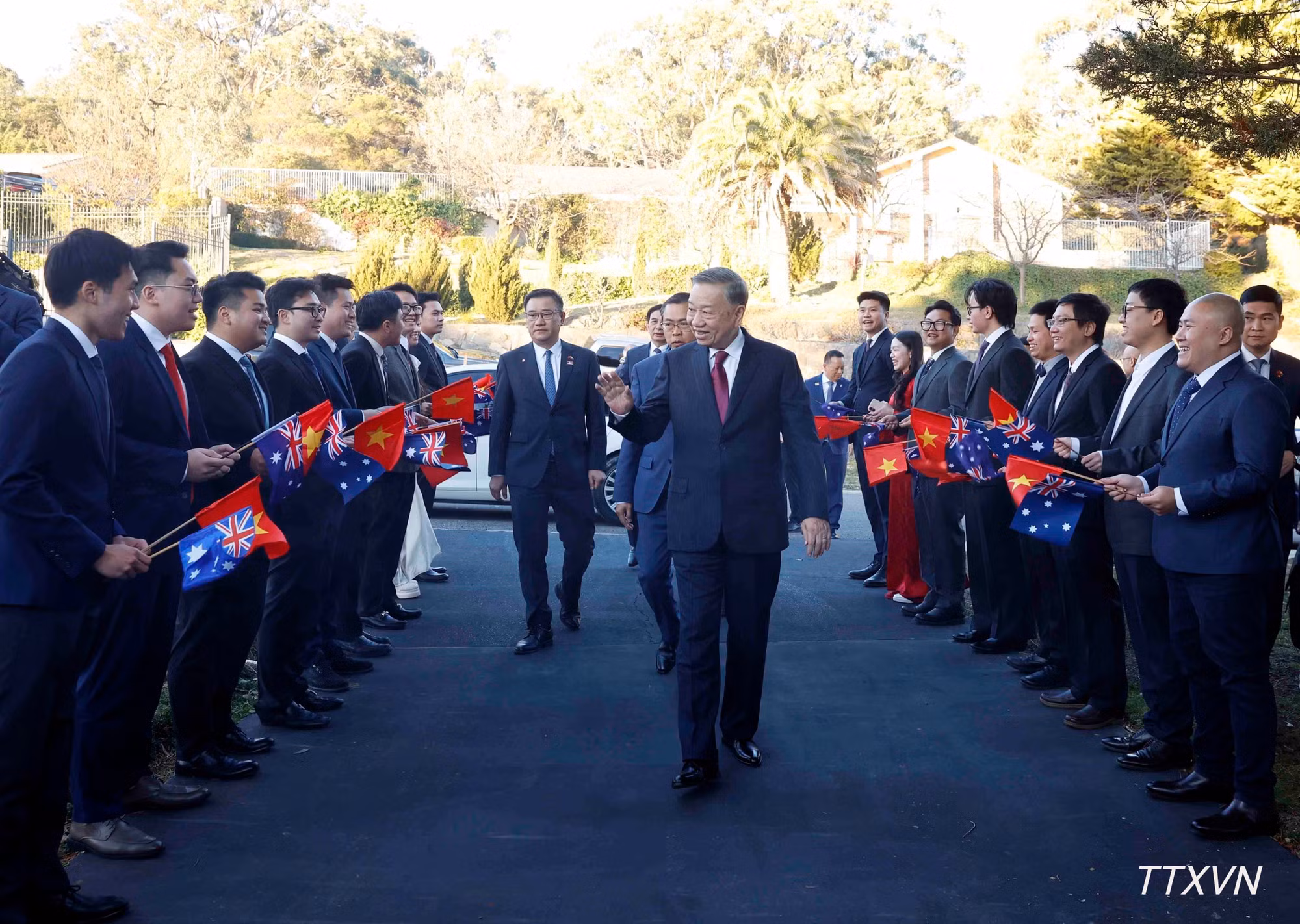 vna-potal-tong-bi-thu-chu-tich-nuoc-to-lam-du-le-khanh-thanh-tru-so-moi-dai-su-quan-viet-nam-tai-australia-8948105-4179.jpg