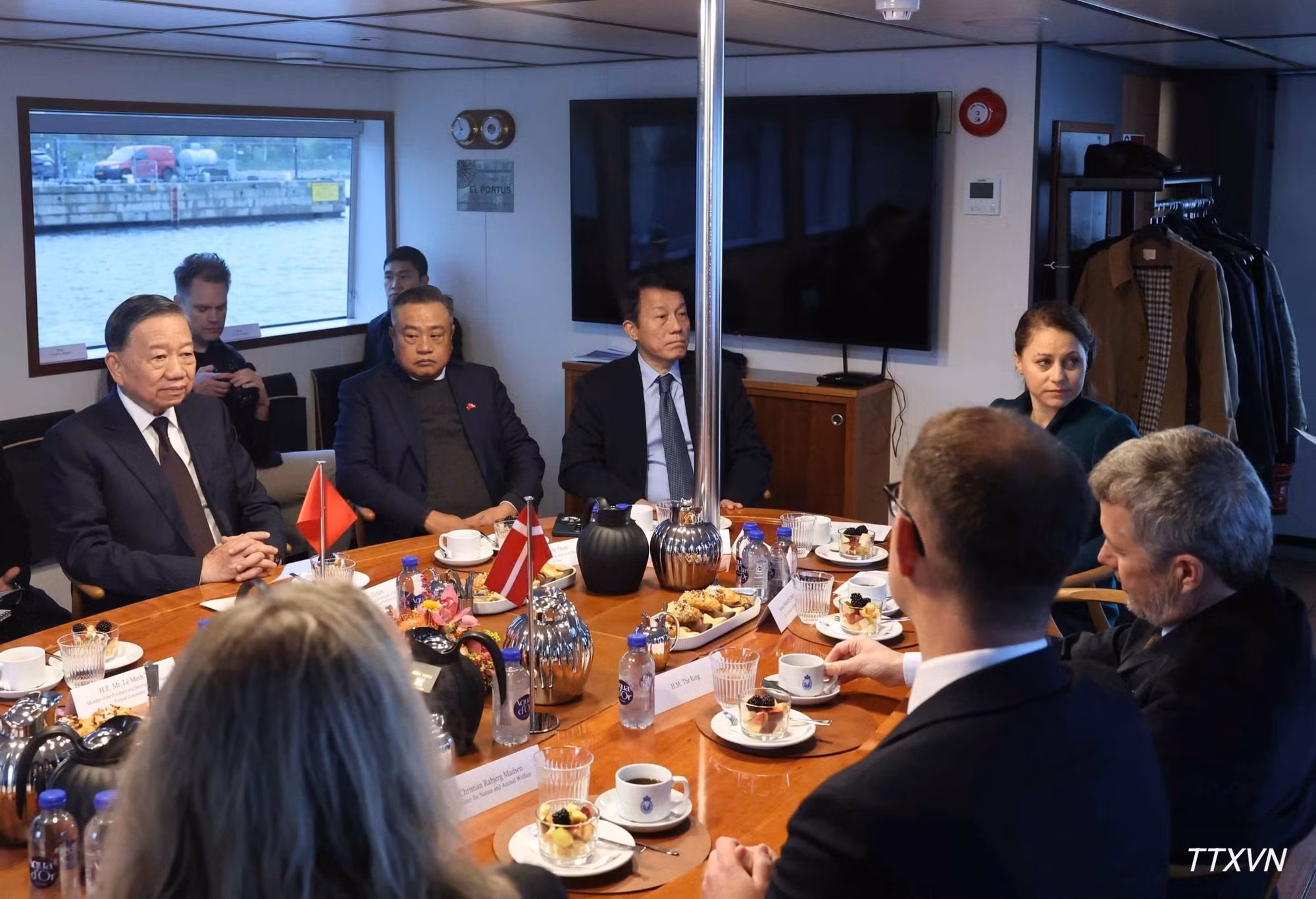 vna-potal-tong-bi-thu-chu-tich-nuoc-to-lam-tham-dao-nhan-tao-lynetteholm-cua-dan-mach-802.jpg