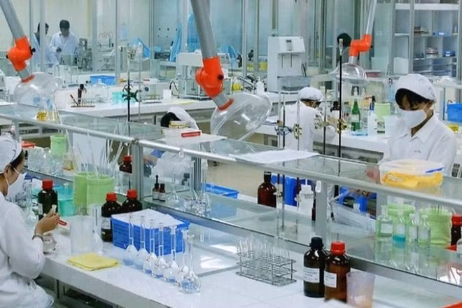 Chương trình phát triển công nghiệp hóa dược đến năm 2030, tầm nhìn đến năm 2045 đặt mục tiêu đến năm 2030, 100% cơ sở sản xuất hoạt chất, tá dược đạt chuẩn. (Ảnh: VGP)