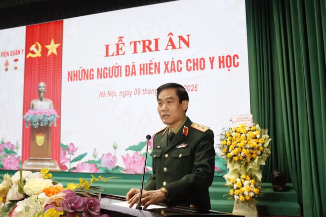 Trung tướng, Giáo sư, Tiến sĩ Trần Viết Tiến, Giám đốc Học viện Quân y phát biểu tại buổi lễ.