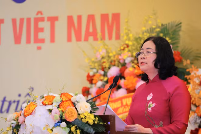 Chủ tịch Ủy ban Trung ương Mặt trận Tổ quốc Việt Nam Bùi Thị Minh Hoài dự và phát biểu chỉ đạo Đại hội. (Ảnh: BÍCH LIÊN)