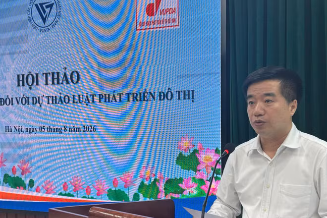 Thạc sĩ Nguyễn Quyết Chiến, Tổng Thư ký Liên hiệp Hội Khoa học và Kỹ thuật Việt Nam phát biểu tại hội thảo. (Ảnh: BÍCH LIÊN)