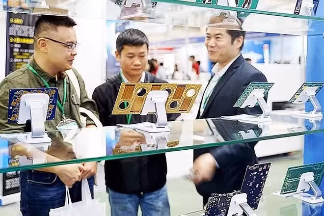 Các sản phẩm chip bán dẫn được trưng bày tại triển lãm thiết bị điện tử thông minh. (Ảnh: NAM ANH)