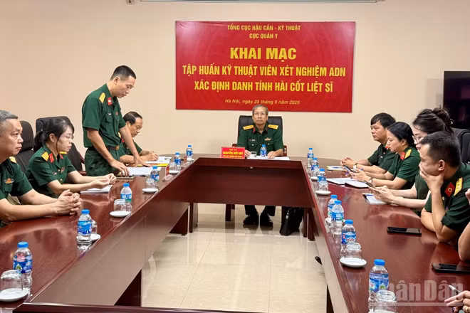 Quang cảnh khai mạc lớp tập huấn kỹ thuật viên xét nghiệm ADN xác định danh tính hài cốt liệt sĩ.