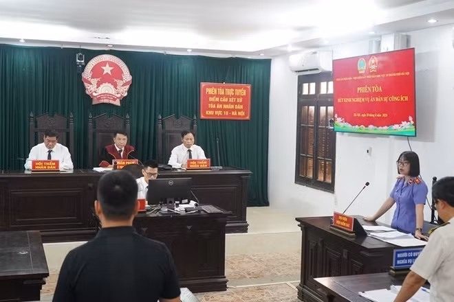 Quang cảnh phiên xét xử. (Ảnh: VŨ PHƯƠNG)