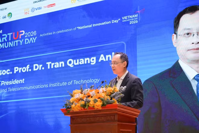 Phó Giáo sư, Tiến sĩ Trần Quang Anh, Phó Giám đốc Học viện Công nghệ Bưu chính Viễn thông phát biểu khai mạc Hội thảo “Startup ở bối cảnh quốc tế”. (Ảnh: TG)
