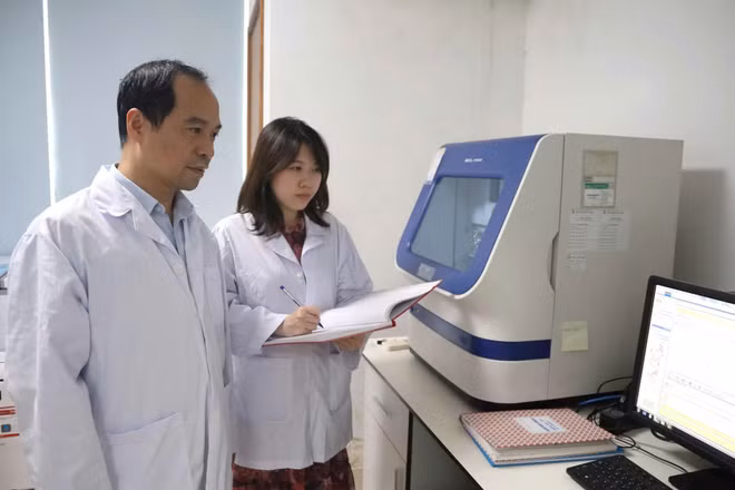 Nghiên cứu khoa học tại Viện Hàn lâm Khoa học và Công nghệ Việt Nam.