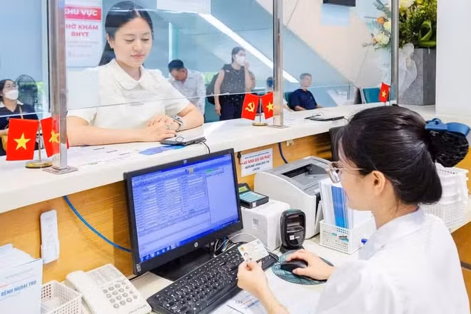 Tra cứu thông tin thẻ bảo hiểm y tế bằng căn cước công dân gắn chip được triển khai tại 100% cơ sở khám, chữa bệnh bảo hiểm y tế ở thành phố Hải Phòng. (Ảnh: THANH NGA)