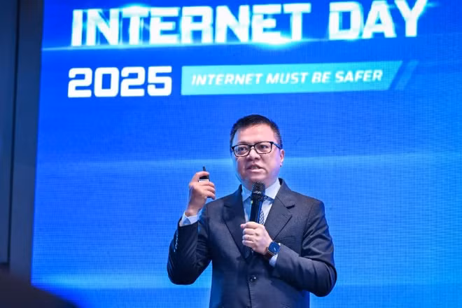 Đồng chí Lê Quốc Minh, Tổng Biên tập Báo Nhân Dân trình bày nội dung về “Báo chí và niềm tin công chúng”. (Ảnh: TRẦN THÀNH ĐẠT)