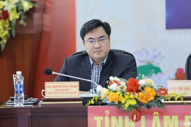 Ông Nguyễn Hoài Trung, Phó Giám đốc Sở Khoa học và Công nghệ tỉnh Lâm Đồng chia sẻ tại hội thảo. 
