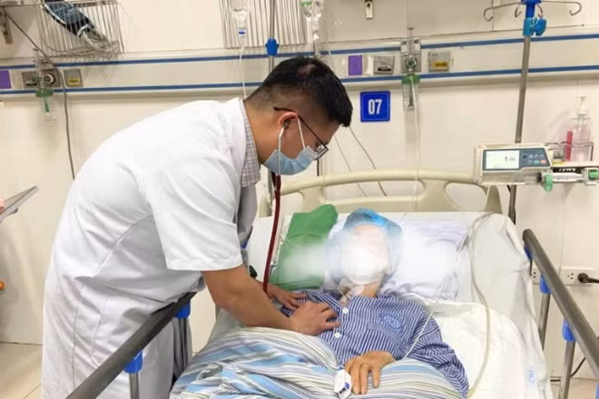 Người bệnh điều trị tại khoa Điều trị tích cực, Bệnh viện Nội tiết Trung ương.