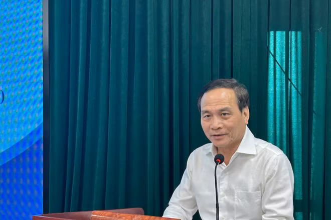 Phó Giáo sư, Tiến sĩ Phạm Ngọc Linh, Phó Chủ tịch Liên hiệp các Hội Khoa học và Kỹ thuật Việt Nam phát biểu tại hội thảo. (Ảnh: BÍCH LIÊN)