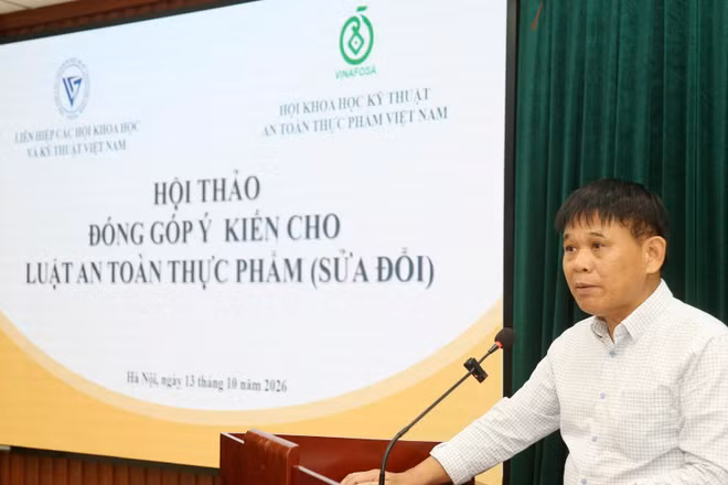 Giáo sư, Tiến sĩ Trương Xuân Lam, Phó Chủ tịch Liên hiệp các Hội Khoa học và Kỹ thuật Việt Nam phát biểu tại hội thảo. (Ảnh: BÍCH LIÊN)