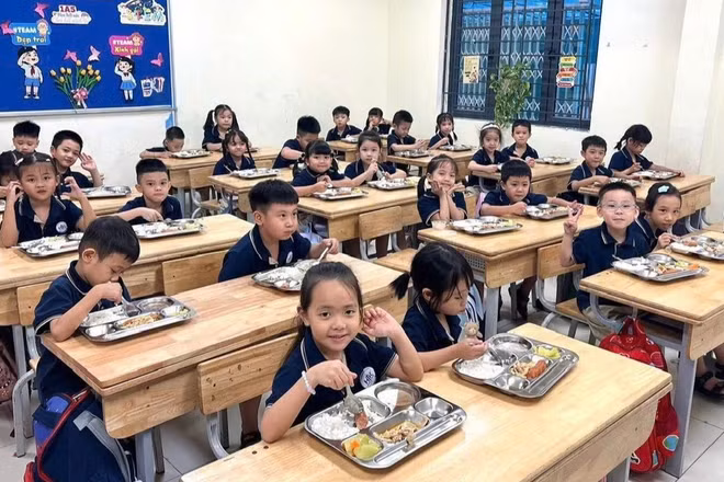 Bữa ăn bán trú của học sinh Hà Nội. (Ảnh: CTV)