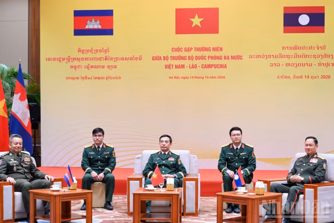 Ba Bộ trưởng Quốc phòng Việt Nam, Lào, Campuchia tại Cuộc gặp. (Ảnh: THẾ ĐẠI)