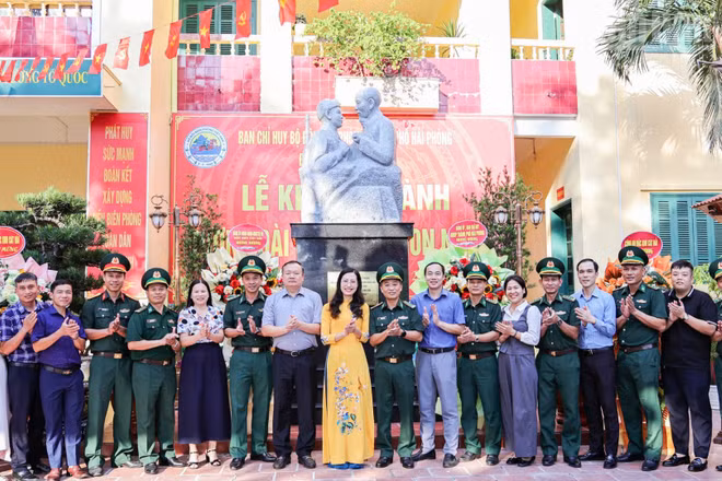 Lễ khánh thành tượng đài “Nghe lời non nước” tại Hải đội Biên phòng, Bộ đội Biên phòng thành phố Hải Phòng.