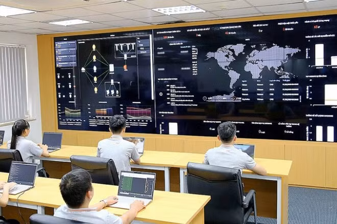 Trung tâm điều hành an toàn, an ninh mạng SOC giúp phát hiện sớm và thực hiện các quy trình ứng phó (SOP - Standard Operating Procedures) để xử lý kịp thời các cuộc tấn công mạng. Ảnh: Báo Nhân Dân