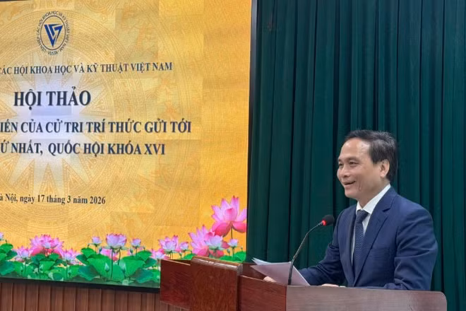 Phó Giáo sư, Tiến sĩ Phạm Ngọc Linh, Phó Chủ tịch Liên hiệp Hội Việt Nam phát biểu tại hội thảo. (Ảnh: BÍCH LIÊN)