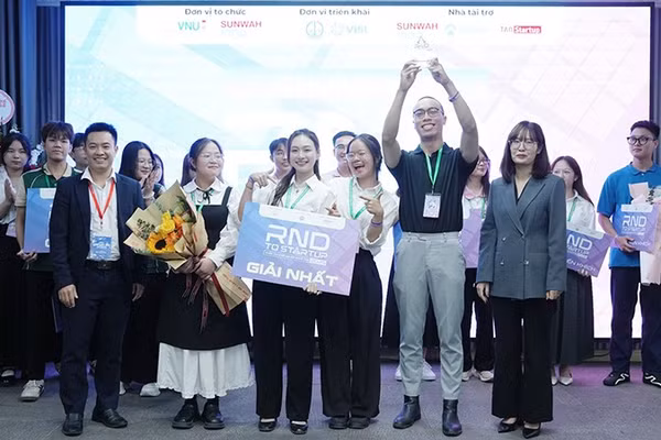 Nhóm dự án IPURETECH giành Giải Nhất tại Cuộc thi R&D to Startup 2025.