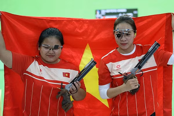 Hai xạ thủ Trịnh Thu Vinh (phải) và Nguyễn Thùy Trang được kỳ vọng tạo đột phá tại ASIAD 20. Ảnh | N.T