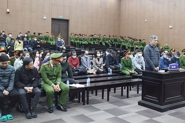Tòa án nhân dân thành phố Hà Nội xét xử sơ thẩm vụ án đưa và nhận hối lộ xảy ra tại Cục An toàn thực phẩm (Bộ Y tế).