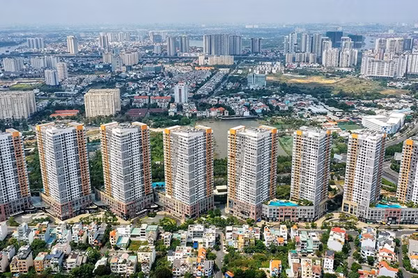 Mặt bằng lãi suất tăng là phép thử đối với thị trường bất động sản. Ảnh | KHIẾU MINH