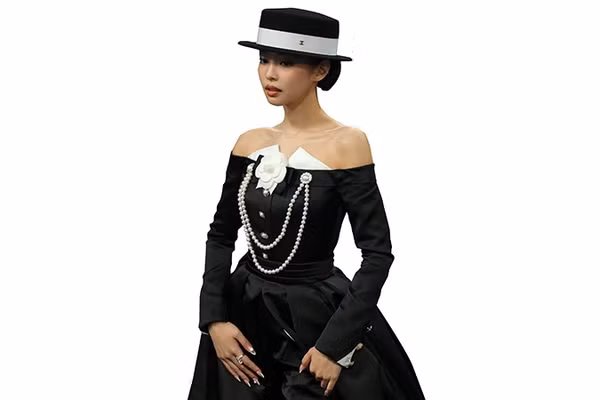 Jennie Kim thanh lịch trong thiết kế của Channel tại Met Gala 2025.