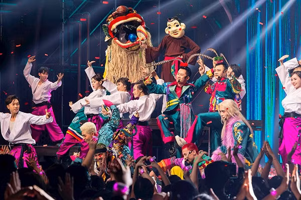 Tiết mục trong concert Anh trai vượt ngàn chông gai.