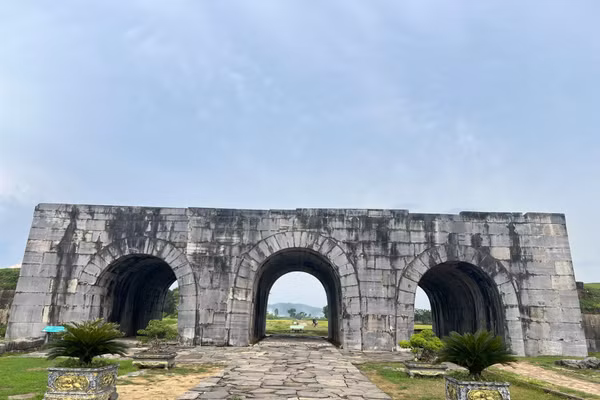 Cổng phía nam Thành nhà Hồ.