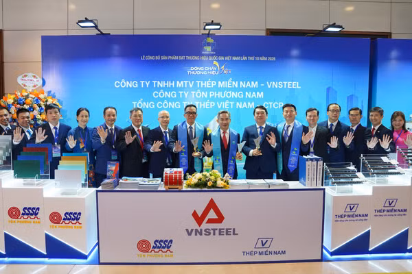 Không gian trưng bày các dòng sản phẩm đạt Thương hiệu quốc gia năm 2026 của VNSTEEL tại Trung tâm Hội nghị Quốc gia (Hà Nội). (Ảnh: Thanh Sơn)