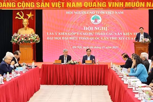 Hội Người cao tuổi Việt Nam tổ chức Hội nghị lấy ý kiến góp ý vào Dự thảo các văn kiện trình Đại hội XIV của Đảng. Ảnh | TTXVN