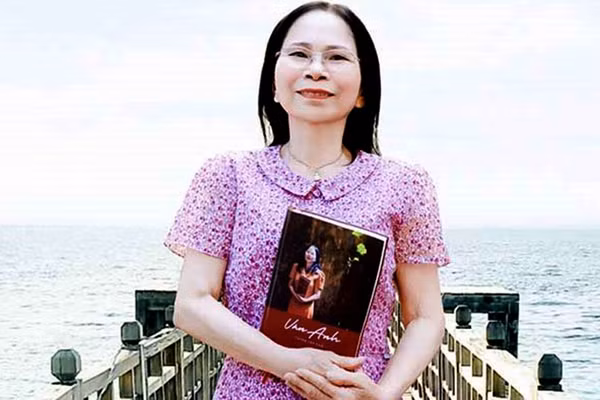 Nhà thơ Vân Anh.