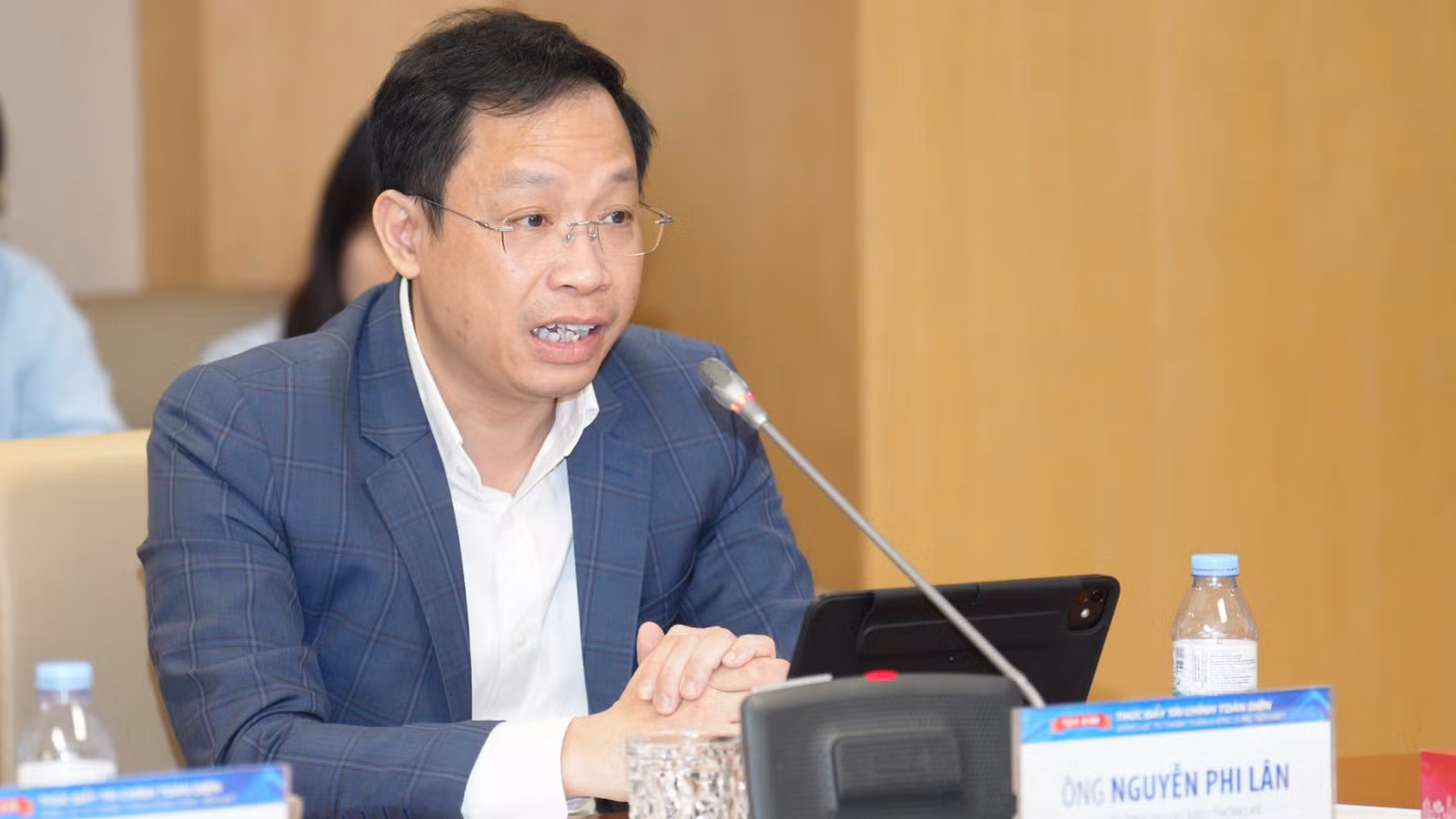 ong-nguyen-phi-lan1-2116.jpg