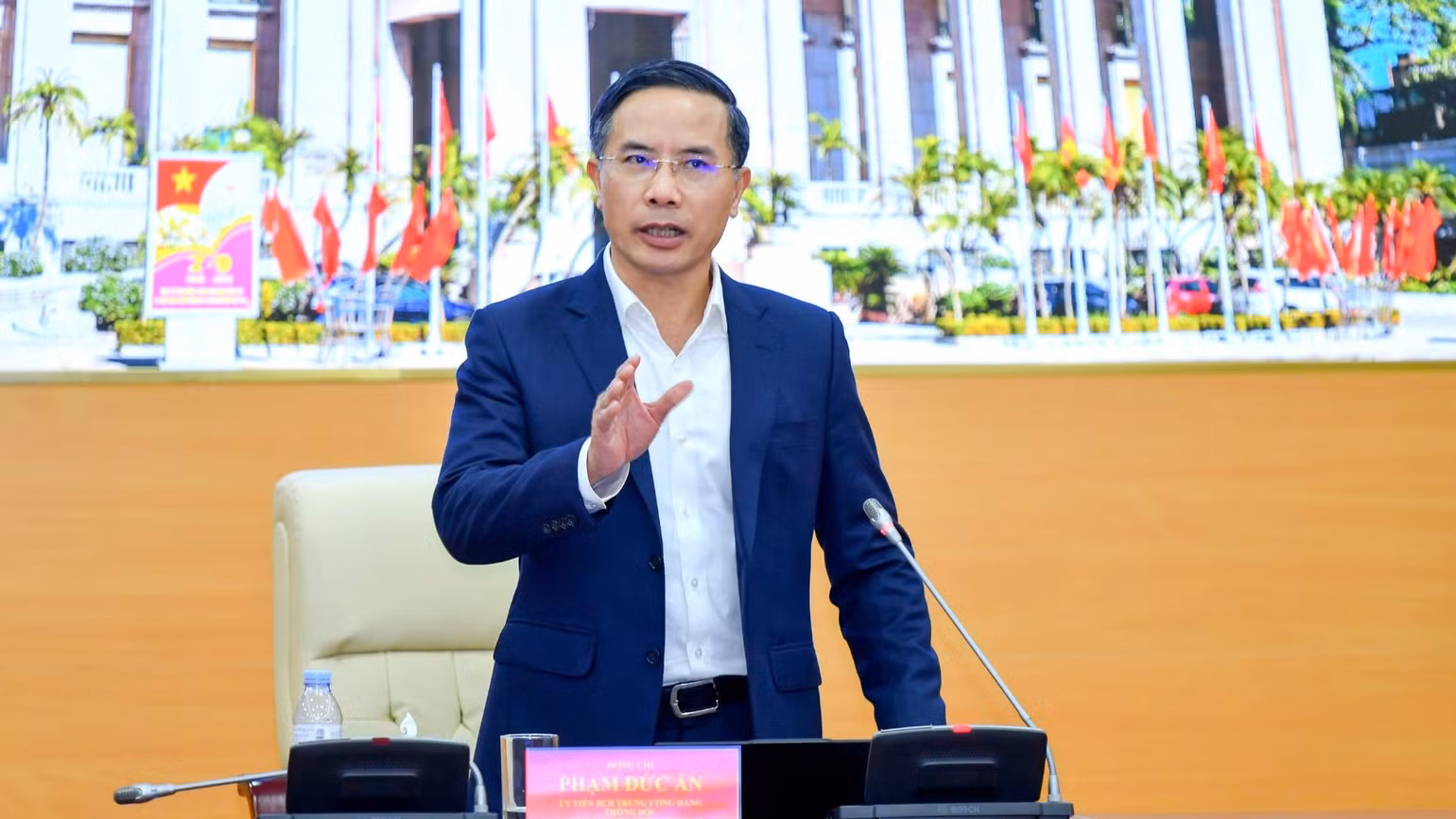 Gallery - Giảm lãi suất ngân hàng hỗ trợ doanh nghiệp cuối năm - image 1