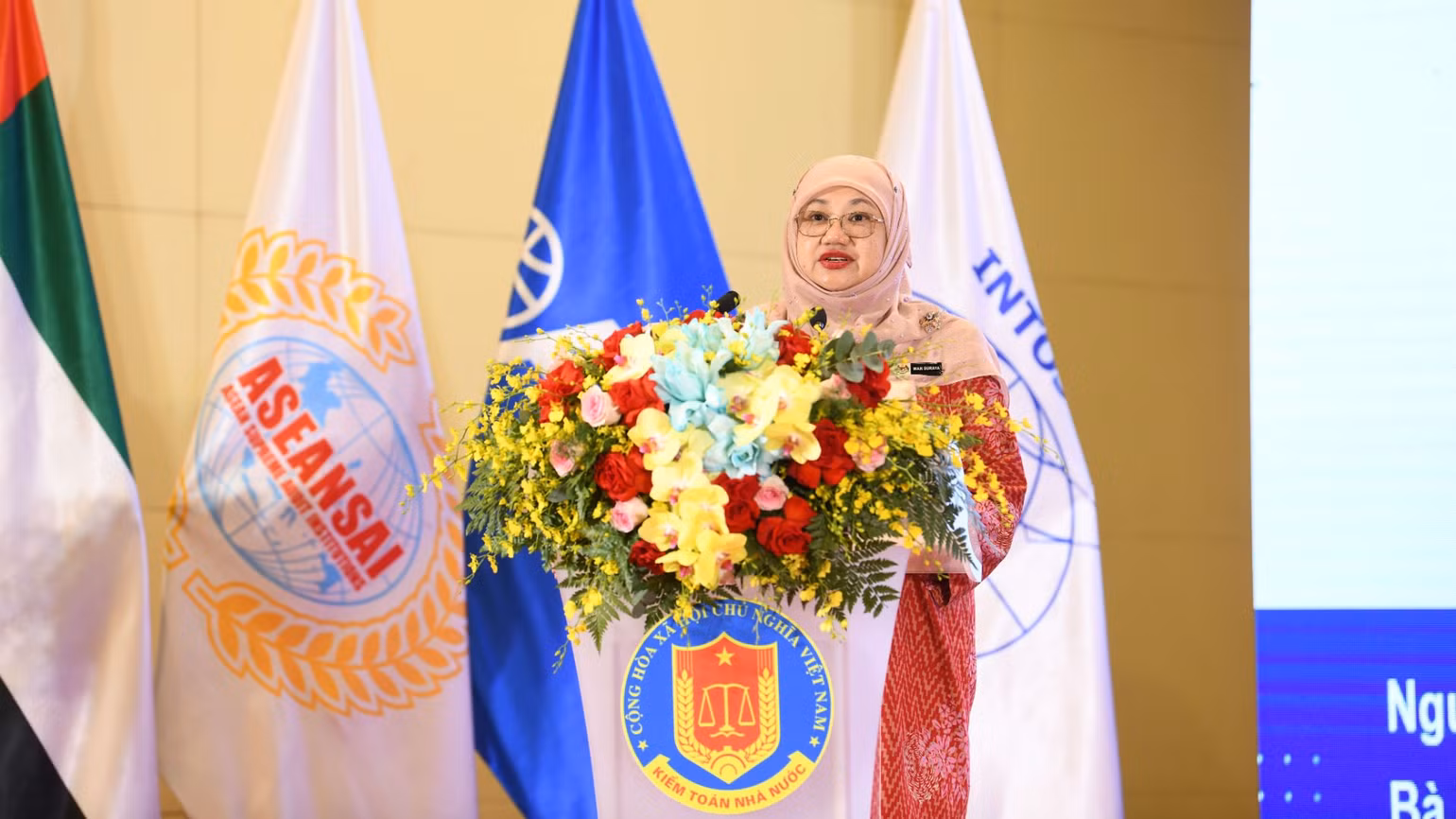 8ba-dato-seri-wan-suraya-wan-mohd-radzi-tong-kiem-toan-co-quan-kiem-toan-quoc-gia-malaysia-5322.jpg