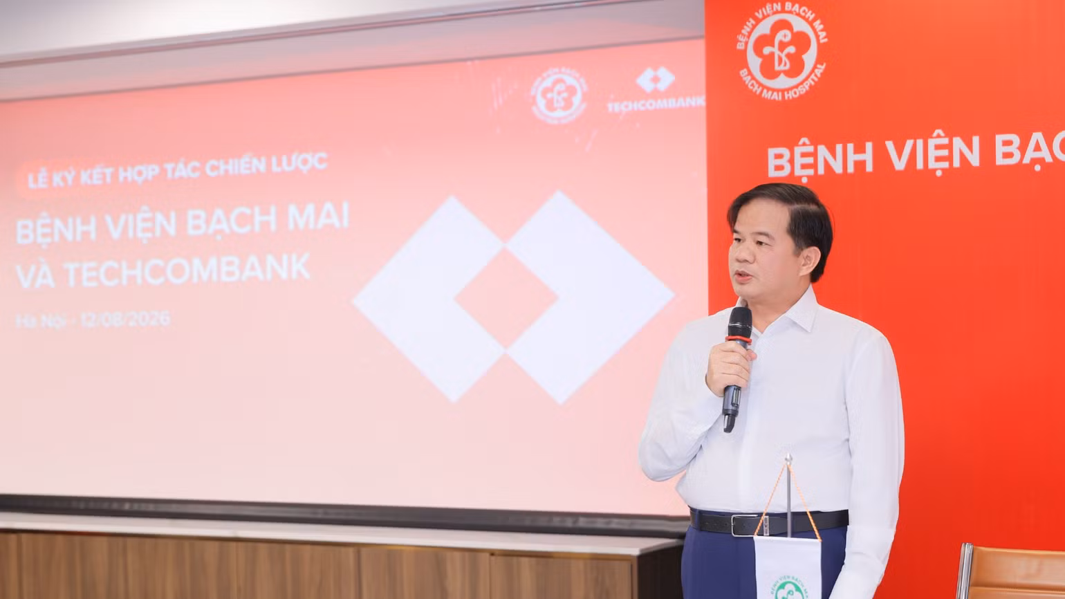 pgsts-dao-xuan-co-bi-thu-dang-uy-giam-doc-benh-vien-bach-mai-phat-bieu-9976.jpg