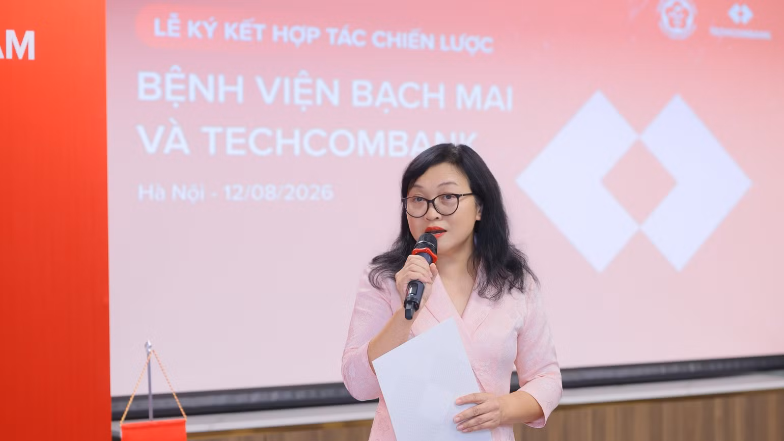 ba-nguyen-thu-lan-pho-chu-tich-hoi-dong-quan-tri-techcombank-phat-bieu-3038.jpg