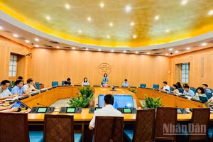 Phó Chủ tịch Ủy ban nhân dân thành phố Hà Nội Vũ Thu Hà chủ trì hội nghị trực tuyến kiểm điểm tiến độ công tác tổ chức khám sức khỏe toàn dân năm 2026 kết nối tới 126 điểm cầu xã, phường. (Ảnh: Mai Dung)