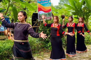 Làng Văn hóa-Du lịch các dân tộc Việt Nam đã sẵn sàng nhiều chương trình đón khách nhân dịp kỷ niệm 81 năm Ngày Quốc khánh.