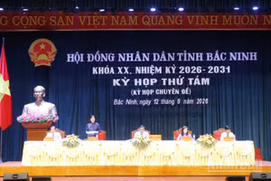 Các đồng chí chủ tọa điều hành kỳ họp. (Ảnh: A.T)