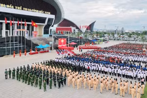 Quang cảnh Chương trình “Cùng Việt Nam tiến bước” tại điểm cầu trung tâm tỉnh Bắc Ninh năm 2025. (Ảnh: Danh Lam)