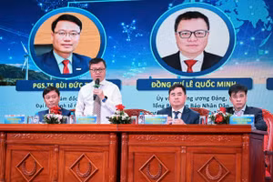 Đồng chí Lê Quốc Minh, Tổng Biên tập Báo Nhân Dân điều hành hội thảo.