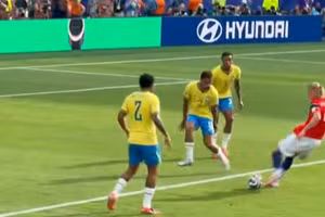 Fancam pha ghi bàn thứ hai của Haaland "kết liễu" Brazil 