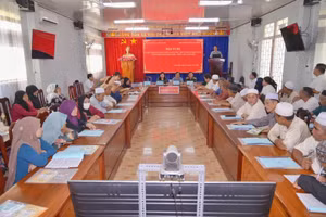 Tập huấn, tuyên truyền phổ biến chính sách, pháp luật tại vùng đồng bào dân tộc thiểu số ở An Giang. Ảnh: STPAG